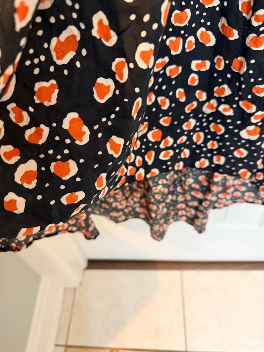 🧡 Who What Wear Abstract Print Tiered Maxi Dress – Black & Orange - Picture 3 of 8